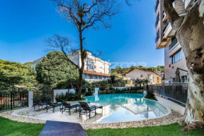 303 Bl 01 - WaldGarten Bombinhas - 50 m do Mar e Frente Avenida - Condomínio de Alto Padrão - Piscina - Academia - Salão de jogos